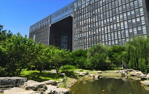 汇龙森三园假山内景